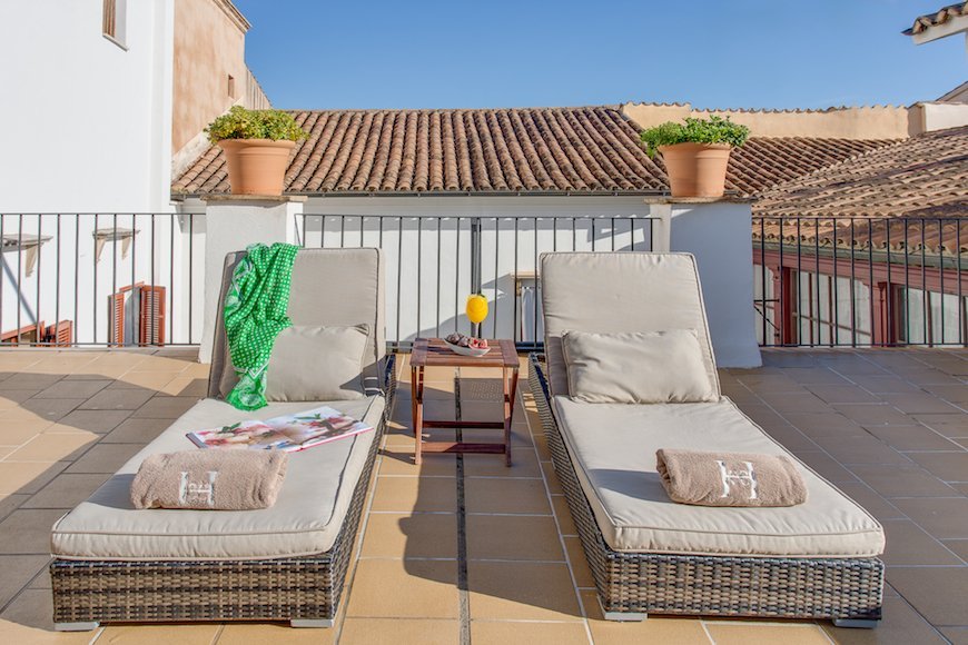 Entspannen Sie auf der Dachterrasse des Boutique Hotels Can Cera mit MallorcanTonic