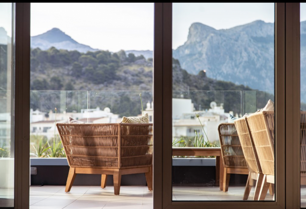 Blick auf den Berg aus reinem Salz Port de Sóller 