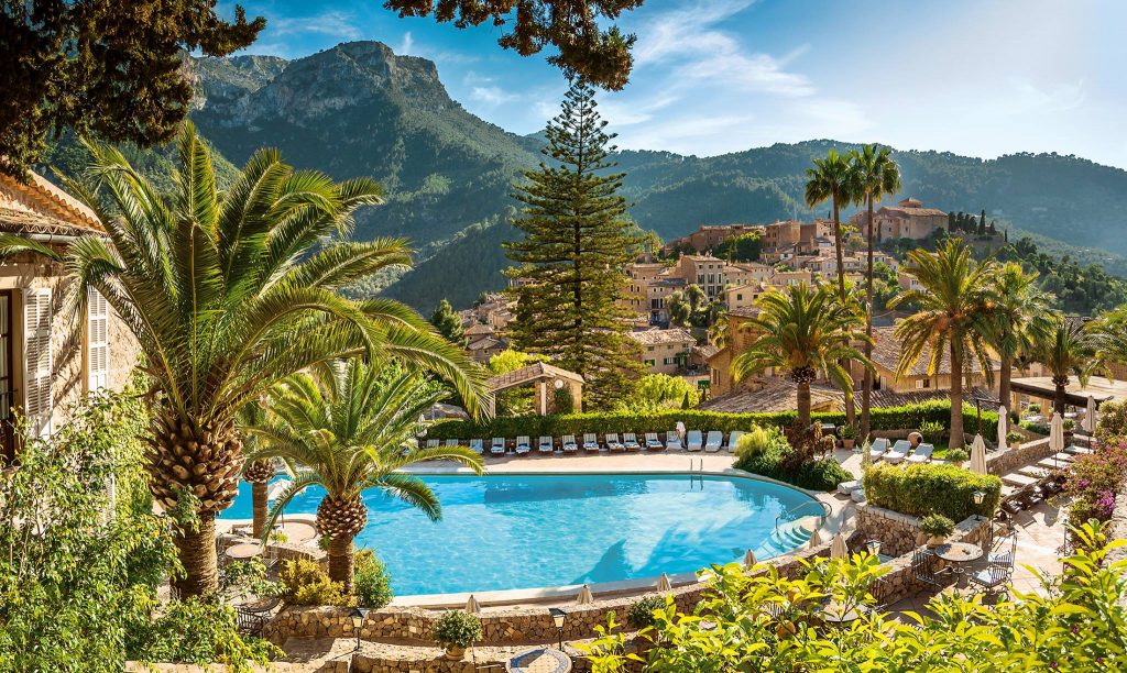 Belmond La Residencia - Luxury Hotels Mallorca - A heated pool with a view