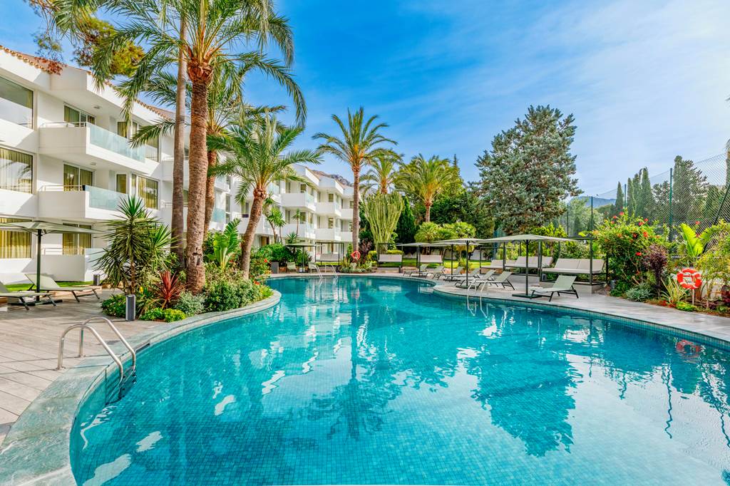 Illa d'Or Apartments - Pollensa, gardens and pool.